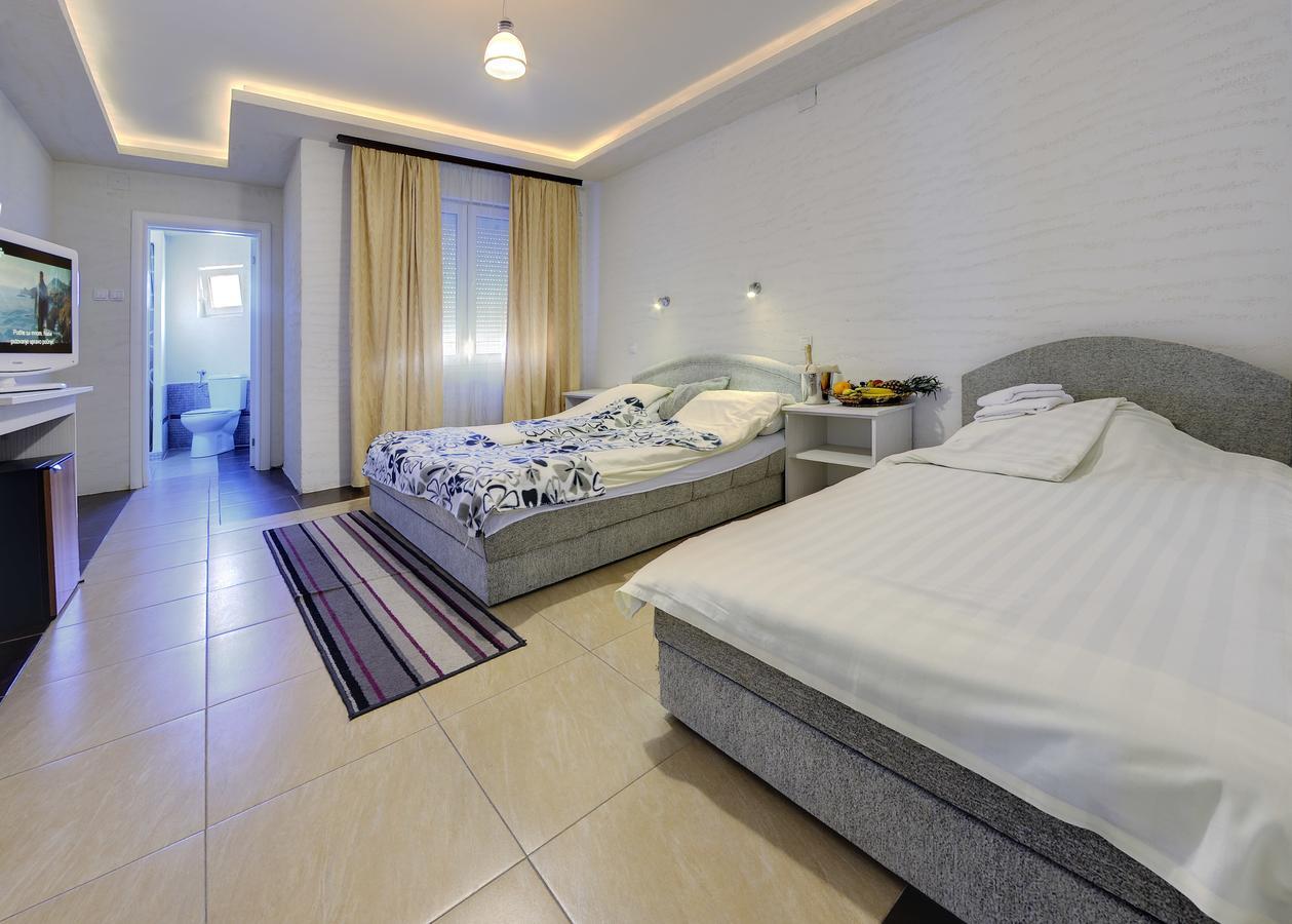 Vila Etna Hotel Ugrinovci  Habitación foto