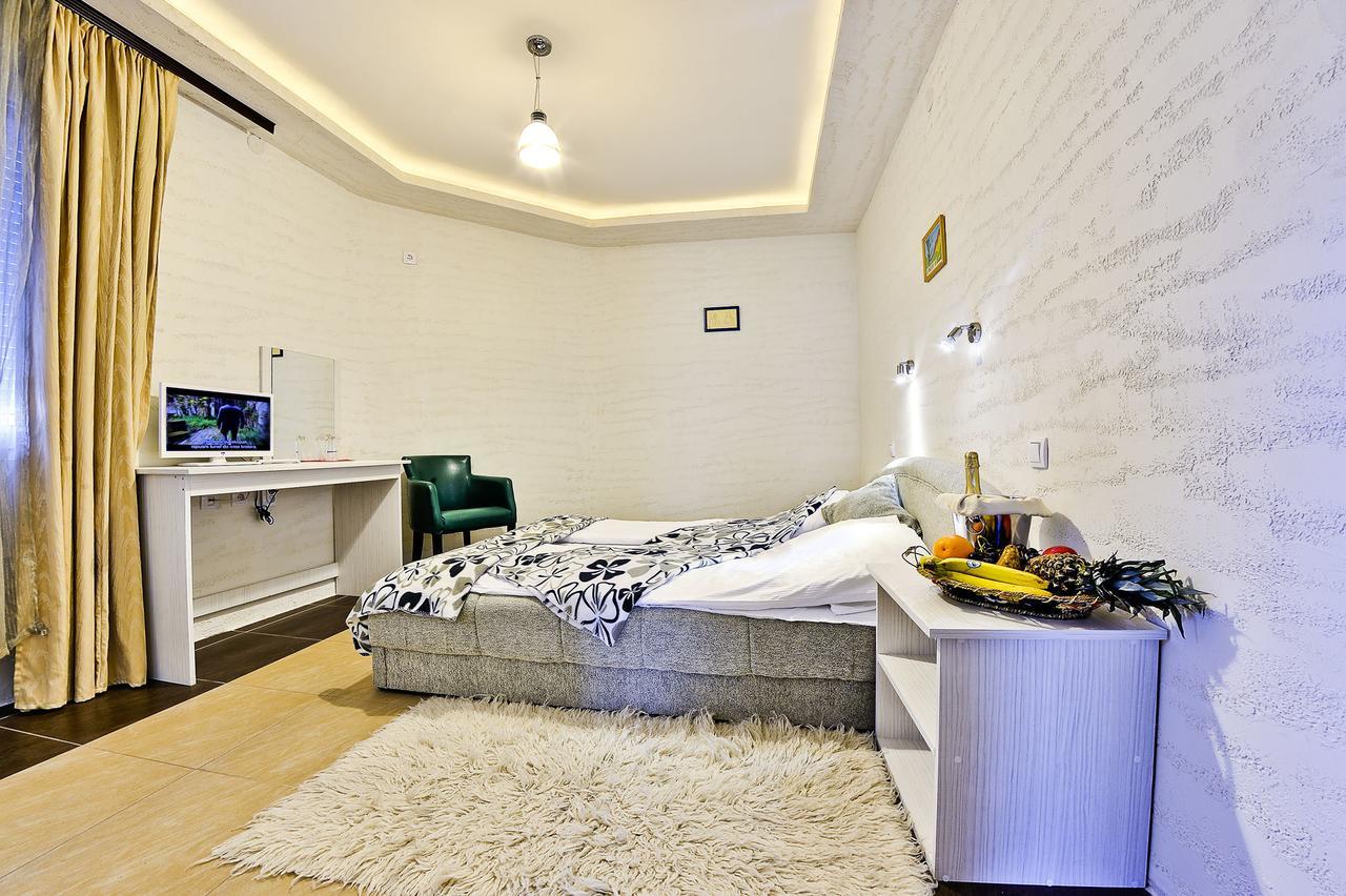 Vila Etna Hotel Ugrinovci  Habitación foto