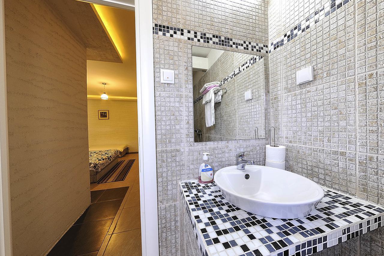 Vila Etna Hotel Ugrinovci  Habitación foto