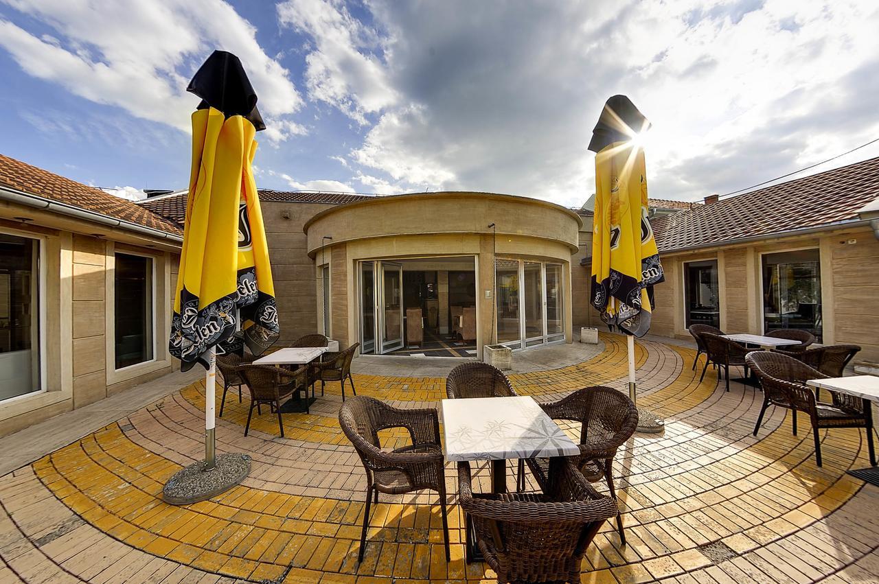 Vila Etna Hotel Ugrinovci  Habitación foto